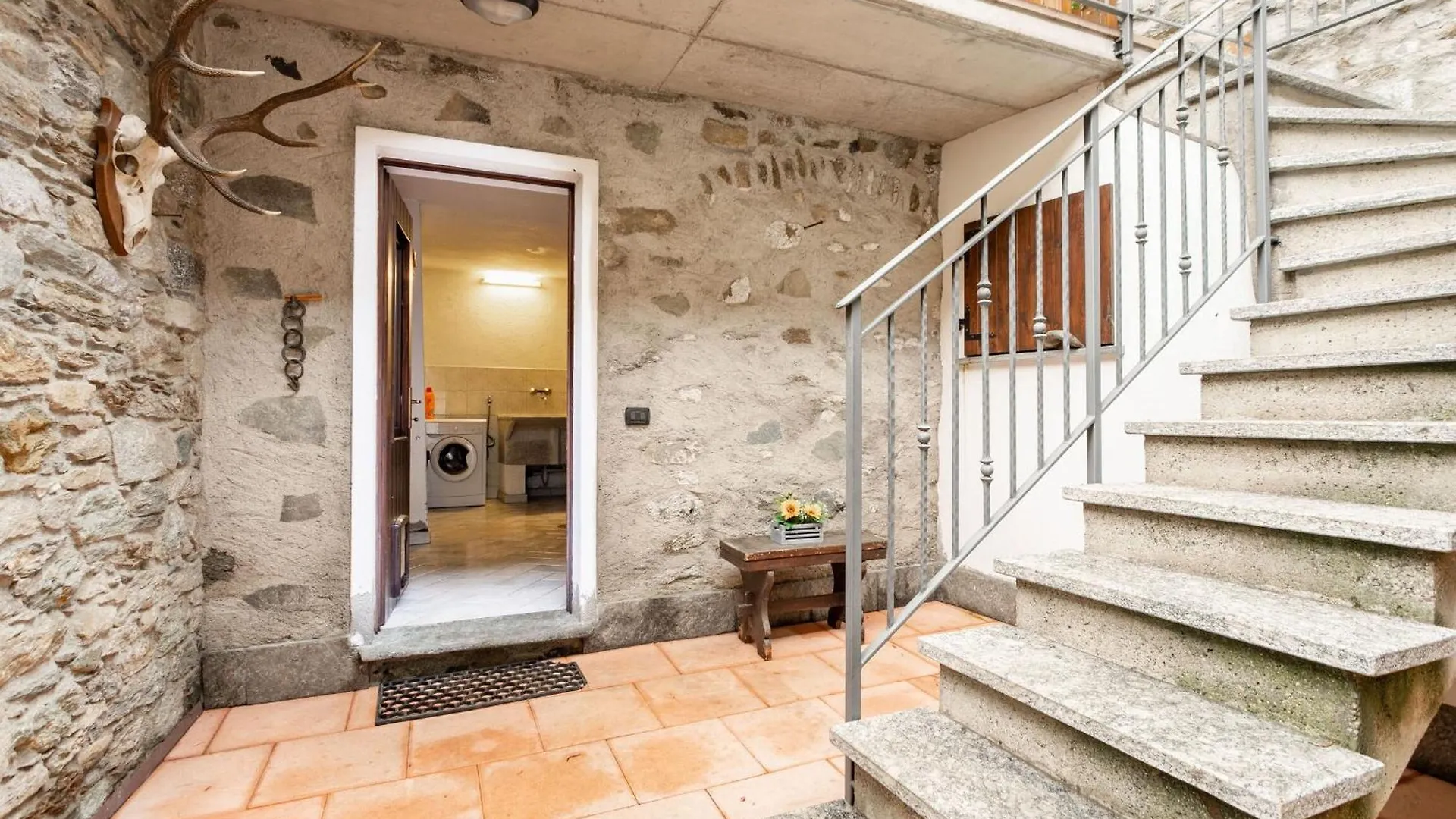 Gelsomino Stone House By Halldis Stazzona Apartment