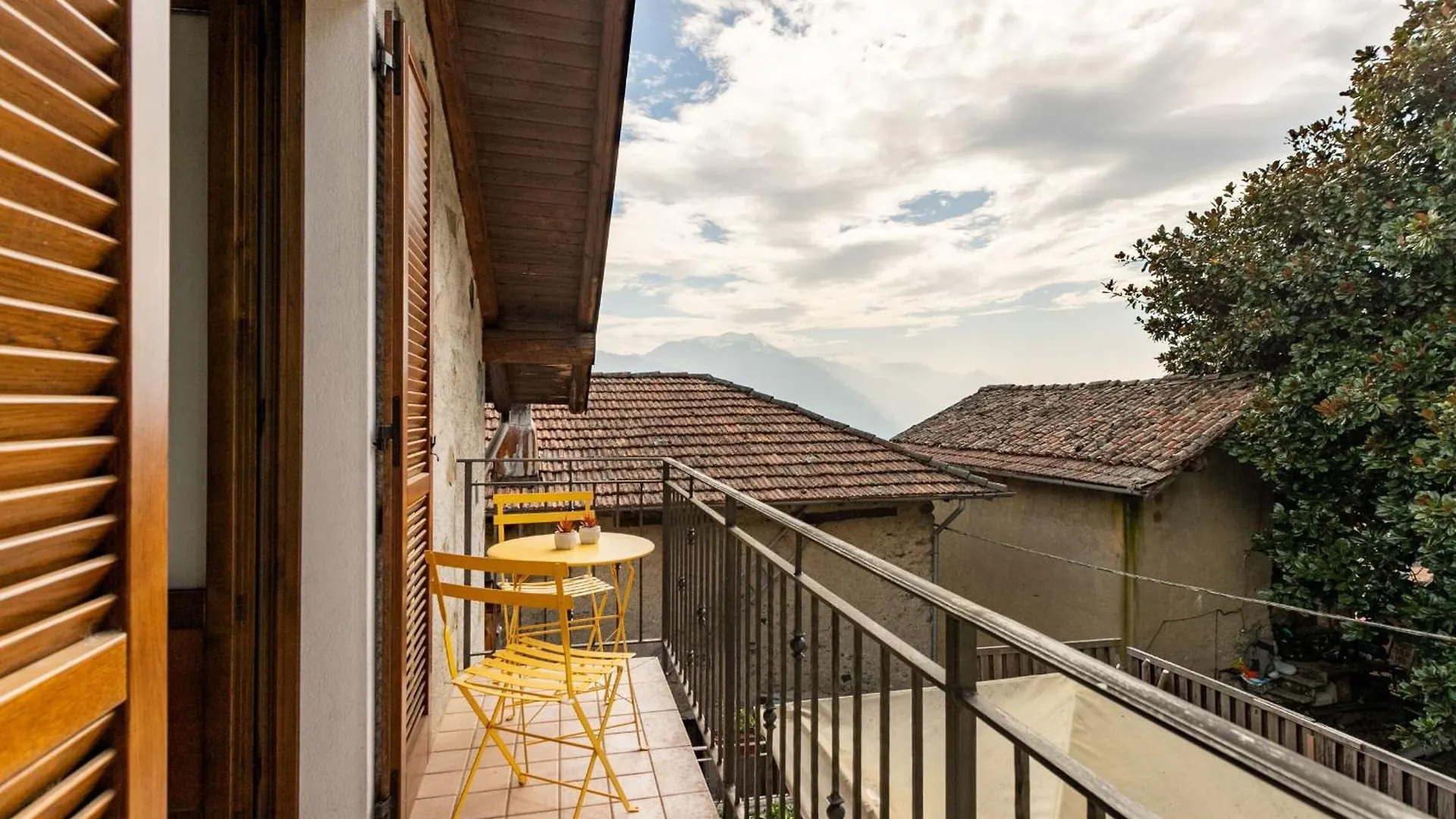 Gelsomino Stone House By Halldis Stazzona Apartment